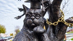 Скульптура «Кот учёный» появилась возле Пушкинской библиотеки-музея в Белгороде