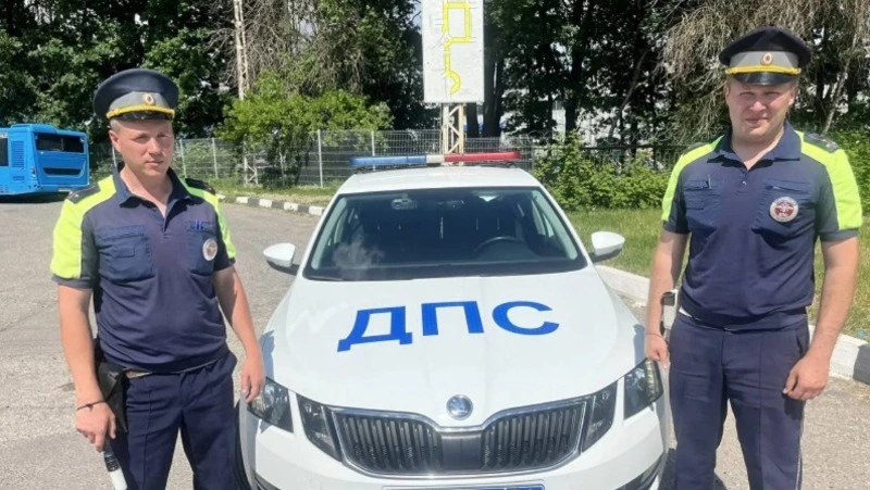Белгородские инспекторы ДПС сопроводили автомобиль с ребёнком в больницу  