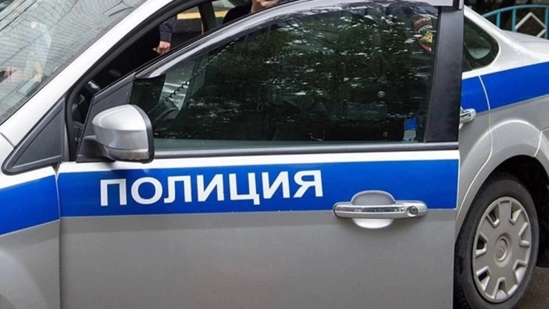 В Белгороде полиция нашла двух школьников, разрисовавших краской подъезд МКД
