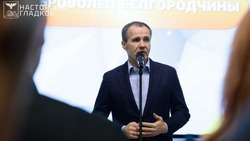 Вячеслав Гладков вручил 100 почётных знаков «Доброволец Белгородчины»