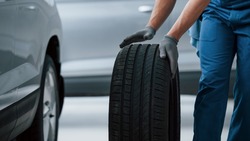 Госавтоинспекторы в РФ смогут штрафовать водителей за использование резины не по сезону 