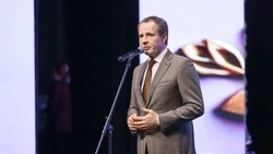 Вячеслав Гладков поздравил белгородок с Международным женским днём