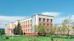 Олег Медведев рассказал о капремонте школы в Кустовом