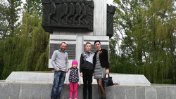 Супруги Гончаровы из посёлка Яковлево отметили новоселье и 15-летие семейного союза