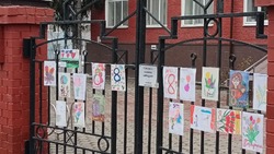 Вячеслав Гладков похвалил школу Белгорода за выставку рисунков к 8 Марта
