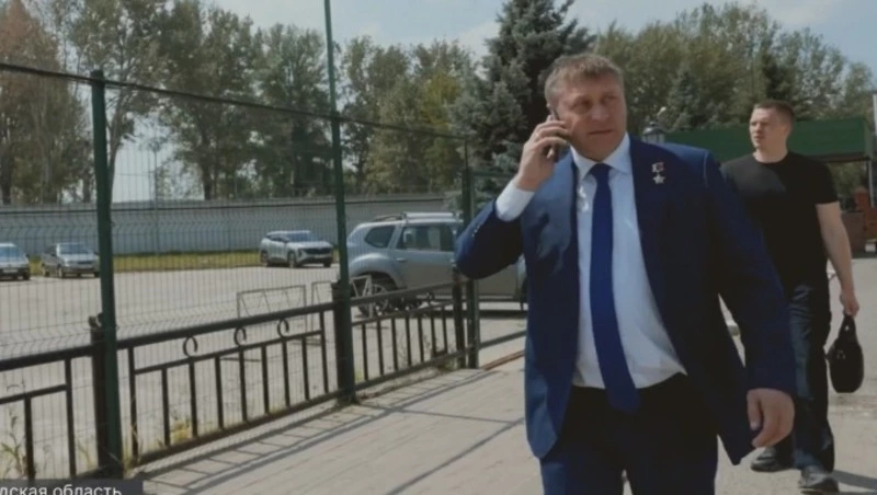 Александр Шуваев приехал на место утреннего обстрела в Белгороде