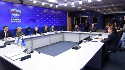 Владимир Якушев провёл встречу с главами муниципалитетов России