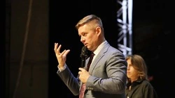 Ведущий Первого канала научил белгородских студентов побеждать страх сцены