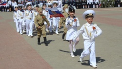Юнармейские отряды приняли участие в параде в Строителе