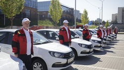 Вячеслав Гладков вручил ключи от 15 новых автомобилей участковым врачам из Белгорода