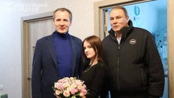 Вячеслав Гладков и Пётр Толстой навестили пострадавшую при обстреле семью 