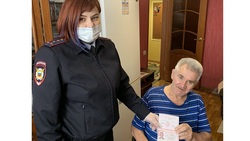 Полицейские выдали пенсионеру в Яковлевском городском округе паспорт на дому
