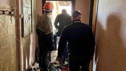 Валентин Демидов проверил ход демонтажа повреждённой обстрелами части дома на Щорса