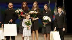 28 многодетных белгородок получили почётные знаки «Материнская слава»